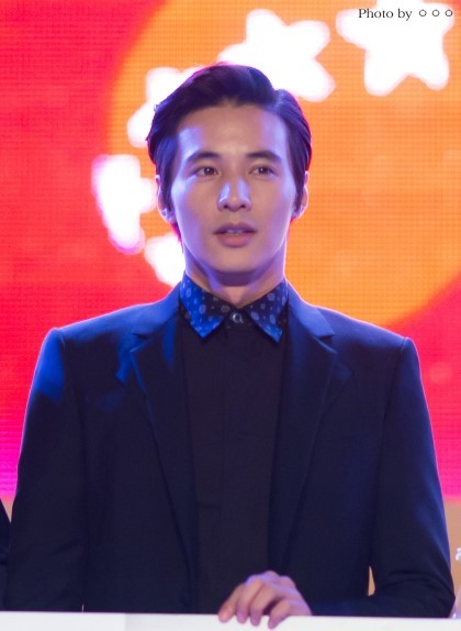 데뷔 10년 이상 된 남자배우들의 데뷔초 사진.jpgif | 인스티즈