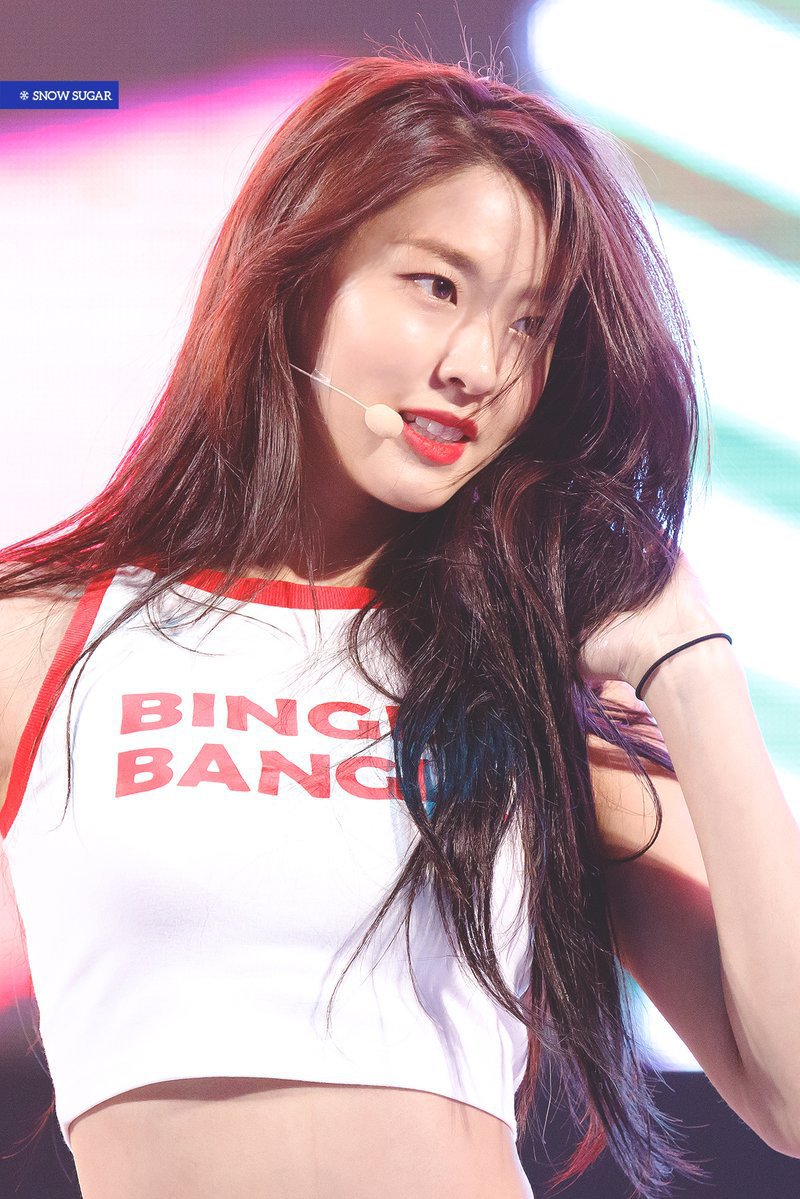 설현이 미모& 몸매 레전드 찍었던 날.jpgif | 인스티즈