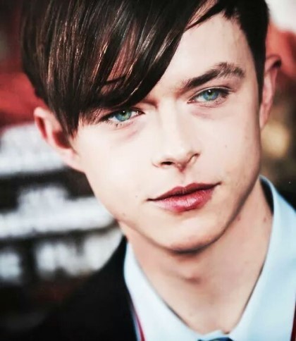 학교다닐 때 안경 쓴 범생이한테 잘해줘야 하는 이유.jpg (서양판 두주니즈) | 인스티즈