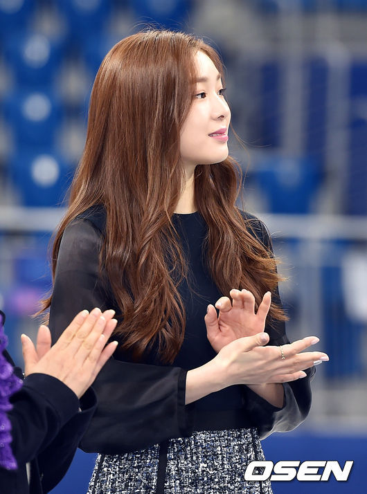 오늘자 시상자로 나온 김연아.gif | 인스티즈