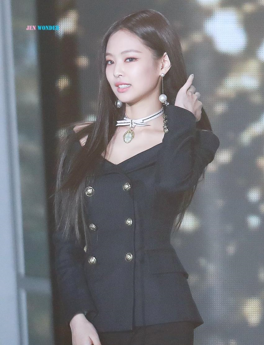 서가대에서 직각 어깨 선보이는 제니 | 인스티즈