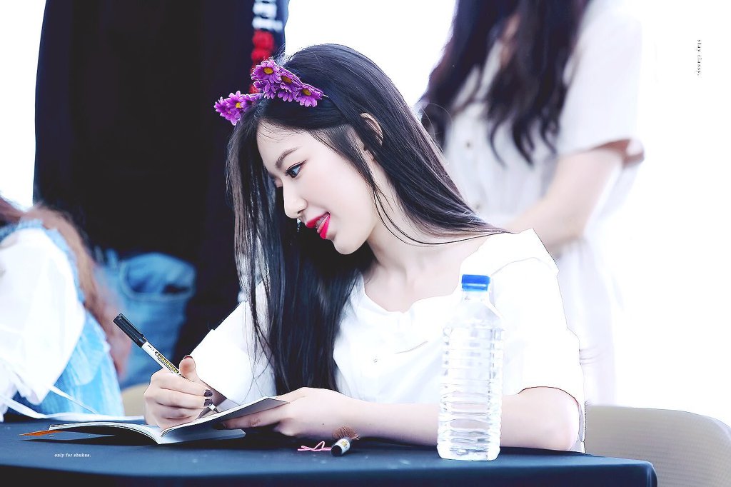 (여자)아이들의 비쥬얼담당 백설공주 슈화.jpgif (311장) | 인스티즈