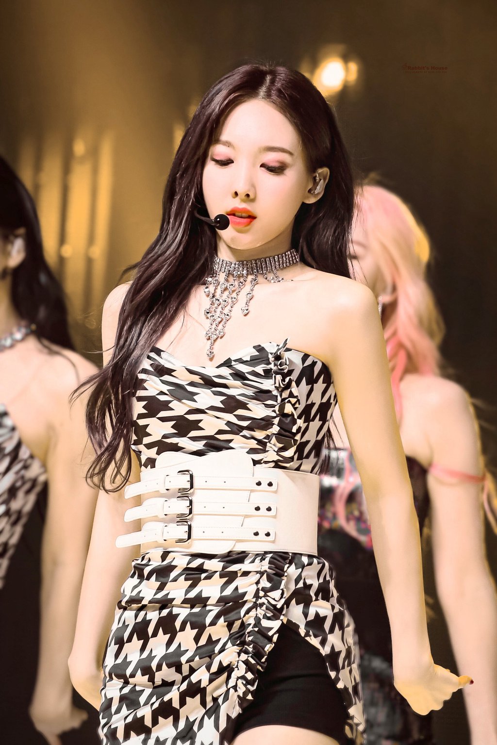 신곡쇼케에서 섹시미 폭발한 나연이.jpgif | 인스티즈