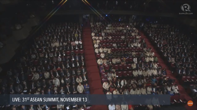 11/13 ASEAN 개막식에 참석한 문재인 대통령.jpg | 인스티즈