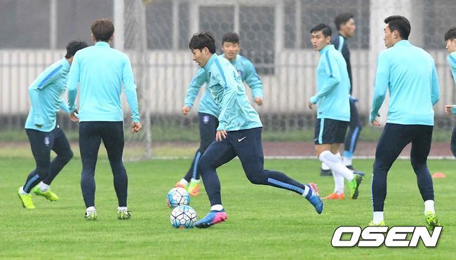 손흥민, 황희찬 합류!! 완전체 축구대표팀 오늘자 훈련 사진 | 인스티즈