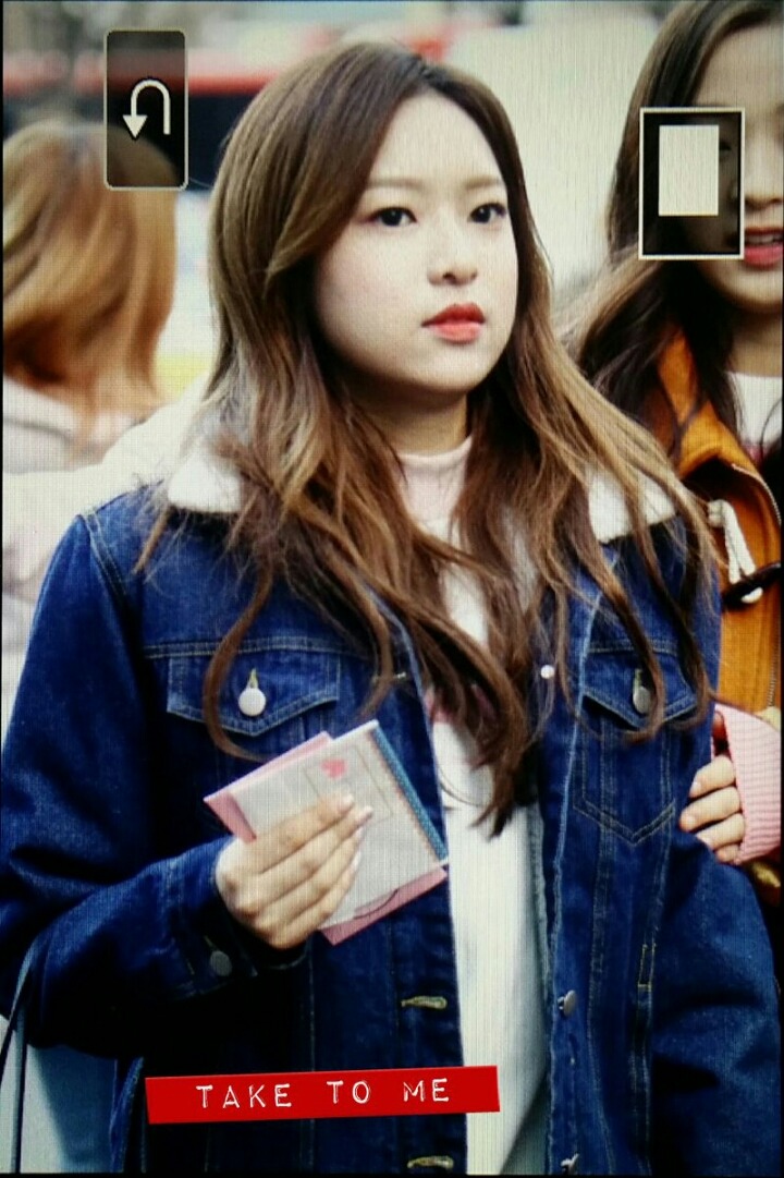 [에이프릴] 오늘자 뮤뱅 출근길 jpg | 인스티즈