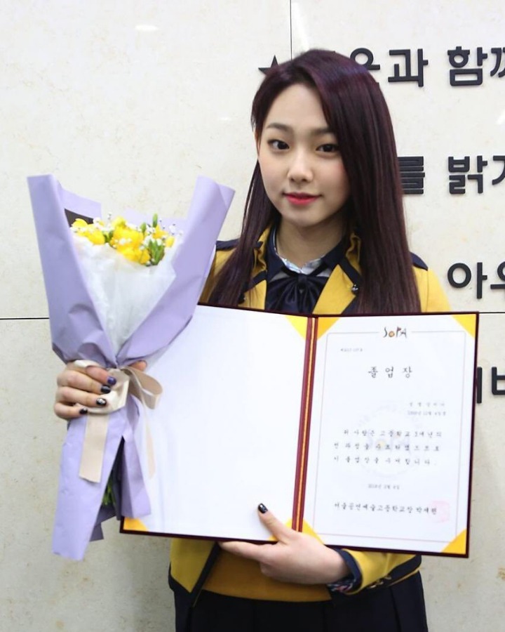 강미나 졸업식날.gif | 인스티즈