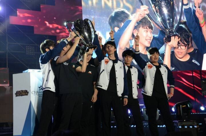 [LOL] 역대급 팀 다시 나온다 VS 절대 불가능하다 | 인스티즈