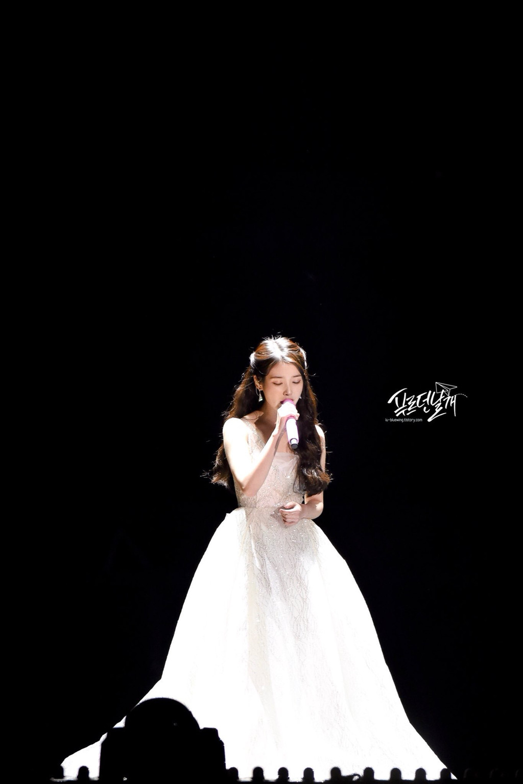 디즈니 공주 같았던 멜론 뮤직 어워드 아이유.JPGIF | 인스티즈