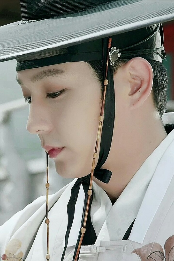 한복이 찰떡같이 어울리는 남배우 5.jpgif | 인스티즈