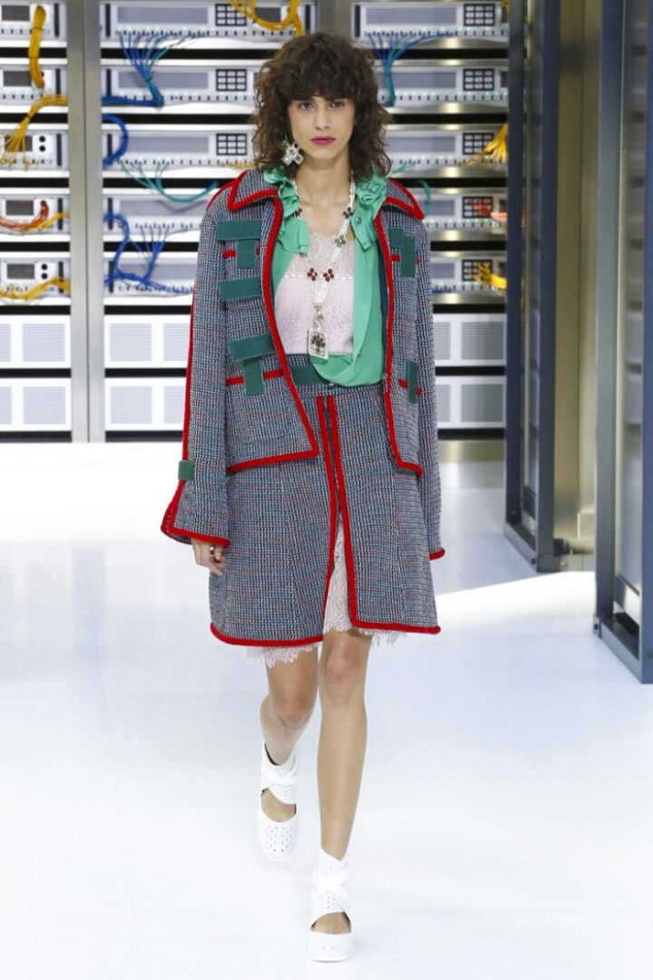 Chanel 샤넬 2017 SpringSummer RTW Paris | 인스티즈
