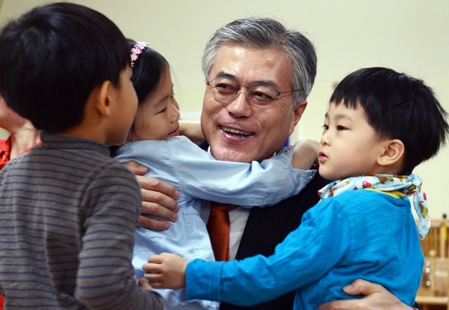 신기하리만치 아이들이 잘 따르는 문재인 | 인스티즈