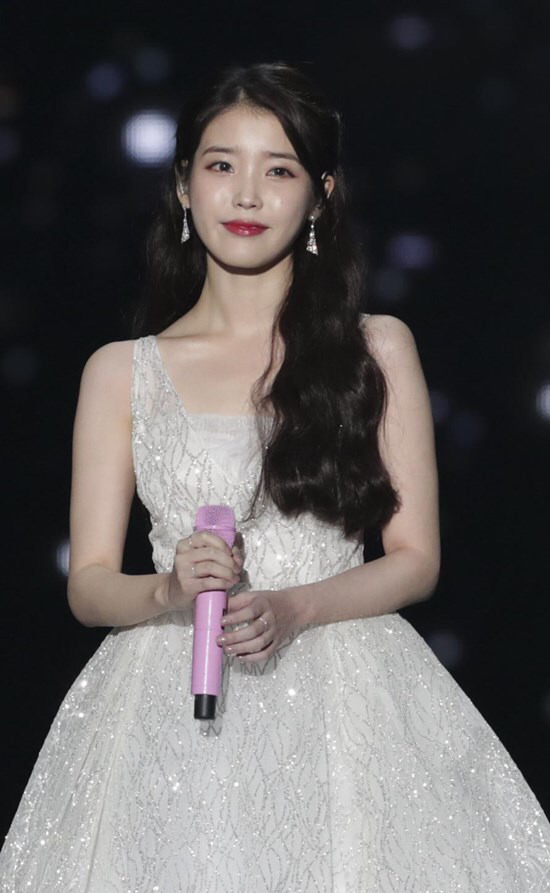 디즈니 공주 같았던 멜론 뮤직 어워드 아이유.JPGIF | 인스티즈