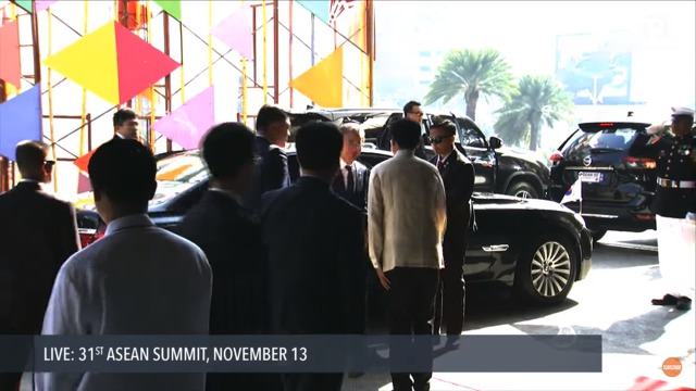 11/13 ASEAN 개막식에 참석한 문재인 대통령.jpg | 인스티즈