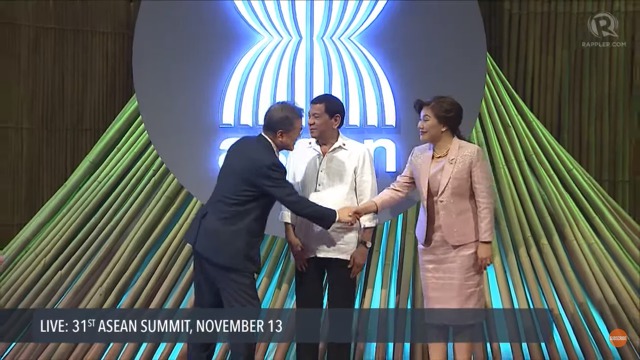 11/13 ASEAN 개막식에 참석한 문재인 대통령.jpg | 인스티즈