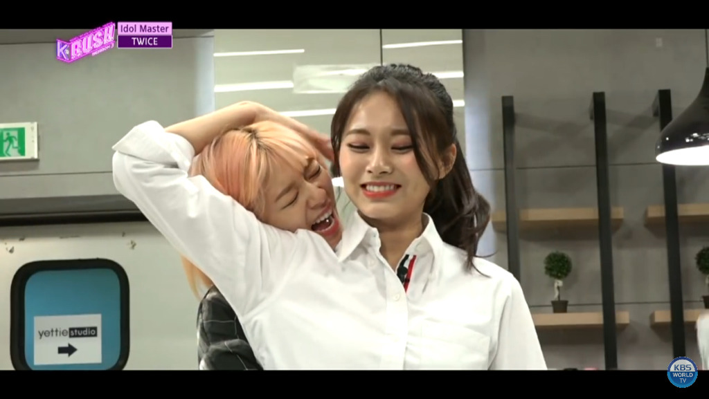 타이타닉 명장면 따라하는 쯔위X정연.jpg | 인스티즈
