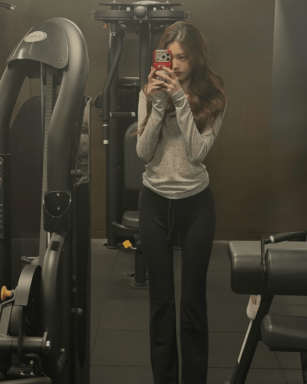 헬스장에서 운동하고 있는 장원영 | 인스티즈