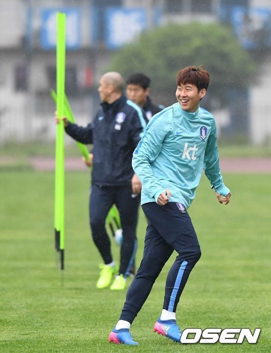 손흥민, 황희찬 합류!! 완전체 축구대표팀 오늘자 훈련 사진 | 인스티즈