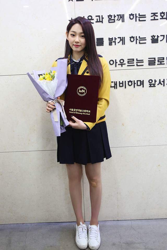 강미나 졸업식날.gif | 인스티즈
