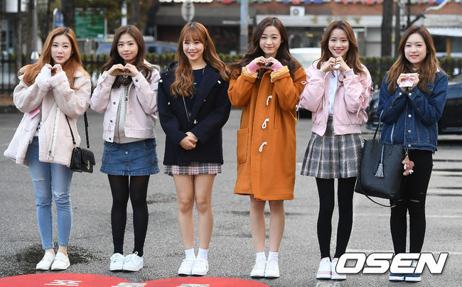 [에이프릴] 오늘자 뮤뱅 출근길 jpg | 인스티즈