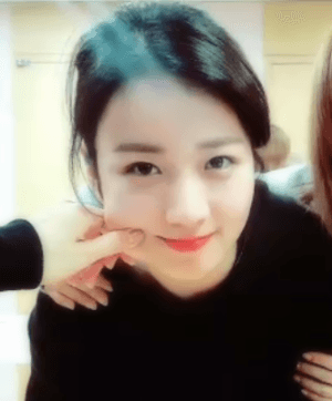 여자 볼 당기고 싶어지는 짤 | 인스티즈