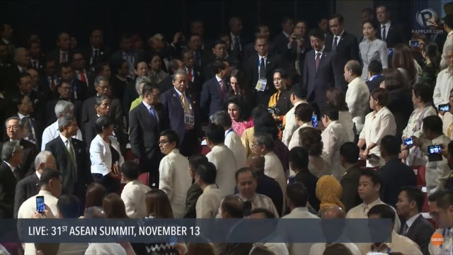 11/13 ASEAN 개막식에 참석한 문재인 대통령.jpg | 인스티즈