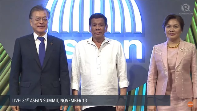 11/13 ASEAN 개막식에 참석한 문재인 대통령.jpg | 인스티즈