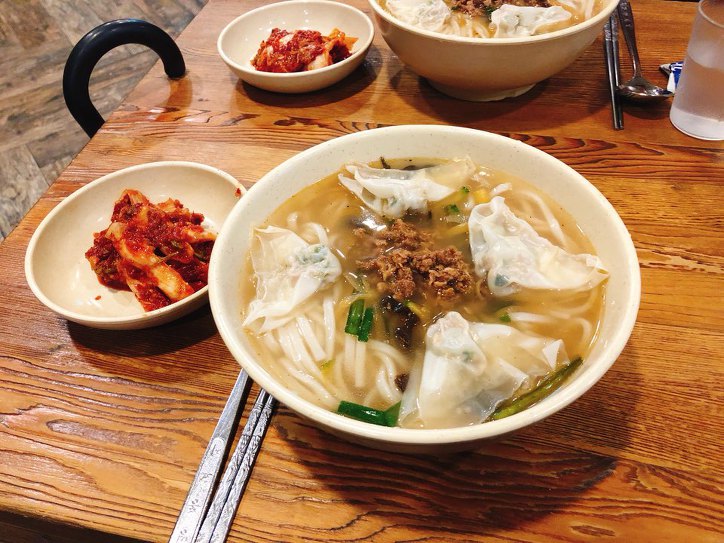 명동 맛집 하면 사람들이 제일 먼저 떠올린다는 명실상부 명동 원탑 음식점.jpg | 인스티즈