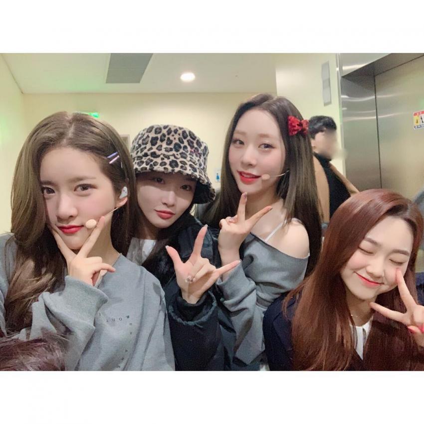 우주소녀 보나,엑시랑 절친인 청하.jpgif | 인스티즈