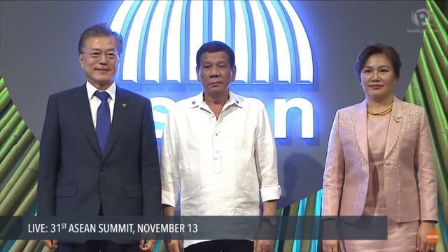 11/13 ASEAN 개막식에 참석한 문재인 대통령.jpg | 인스티즈