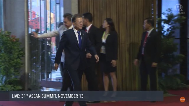 11/13 ASEAN 개막식에 참석한 문재인 대통령.jpg | 인스티즈
