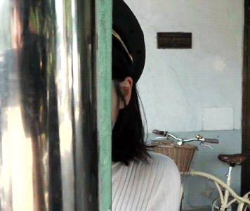 아이유 빼꼼.gif | 인스티즈