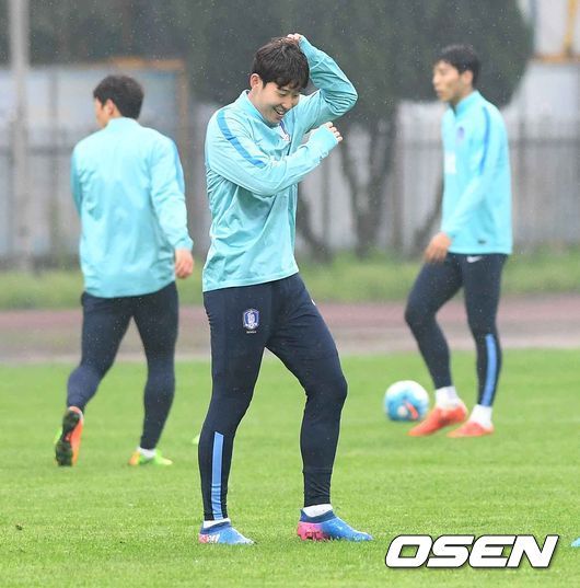손흥민, 황희찬 합류!! 완전체 축구대표팀 오늘자 훈련 사진 | 인스티즈
