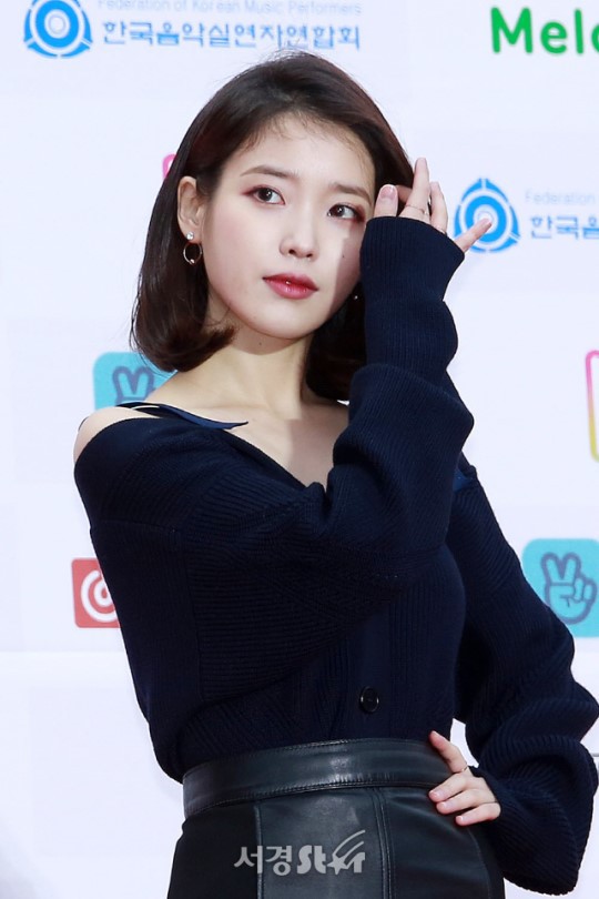 오늘자 아이유 | 인스티즈