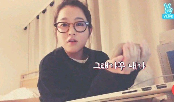 지하철 탔는데 옆자리에 본인 영상보는 시민을 만난 박보영.jpg | 인스티즈
