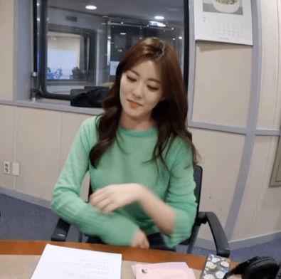 SBS 간판 아나운서(진) 김민형.gif | 인스티즈