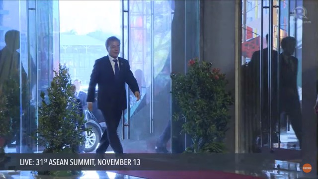 11/13 ASEAN 개막식에 참석한 문재인 대통령.jpg | 인스티즈