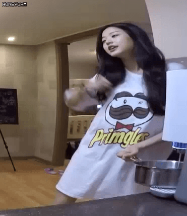 아이즈원) 야식의 즐거움을 온몸으로 표현하는 센터 워뇽이.gif | 인스티즈