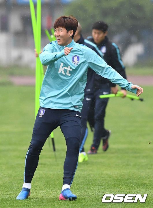 손흥민, 황희찬 합류!! 완전체 축구대표팀 오늘자 훈련 사진 | 인스티즈