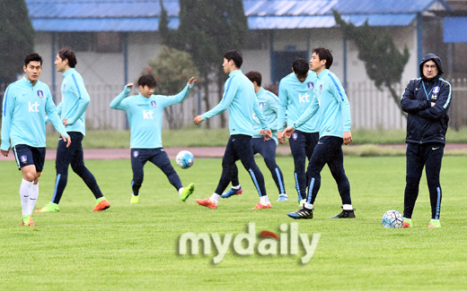 손흥민, 황희찬 합류!! 완전체 축구대표팀 오늘자 훈련 사진 | 인스티즈