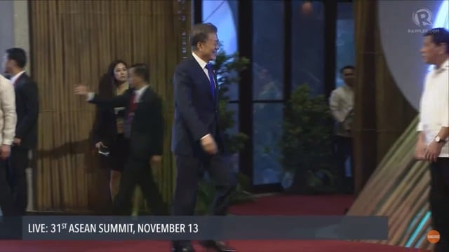 11/13 ASEAN 개막식에 참석한 문재인 대통령.jpg | 인스티즈