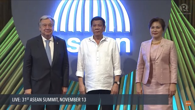 11/13 ASEAN 개막식에 참석한 문재인 대통령.jpg | 인스티즈