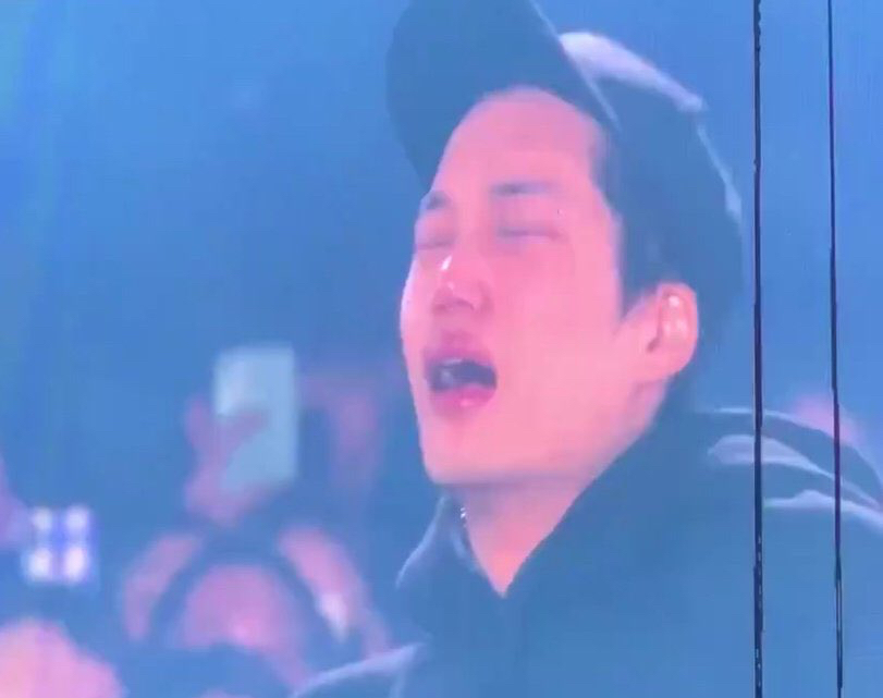 오늘자 팅팅 부을정도로 아이처럼 운 엑소 카이 | 인스티즈