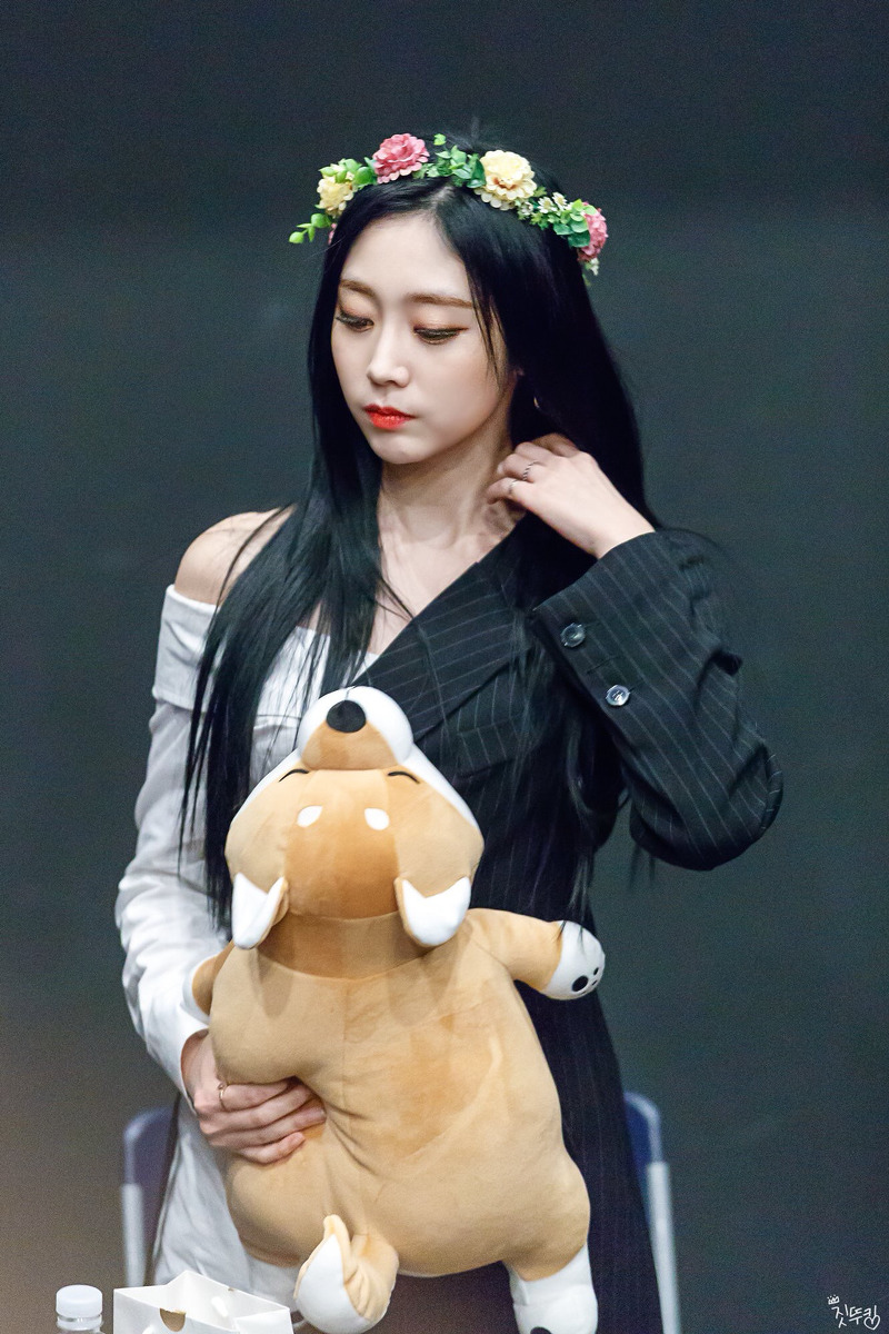 다시 흑발로 돌아온 러블리즈 지수.gif | 인스티즈