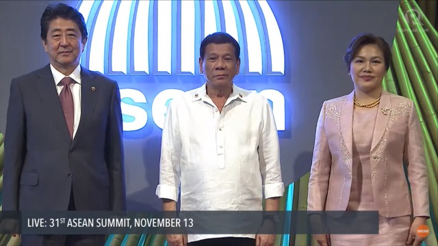 11/13 ASEAN 개막식에 참석한 문재인 대통령.jpg | 인스티즈