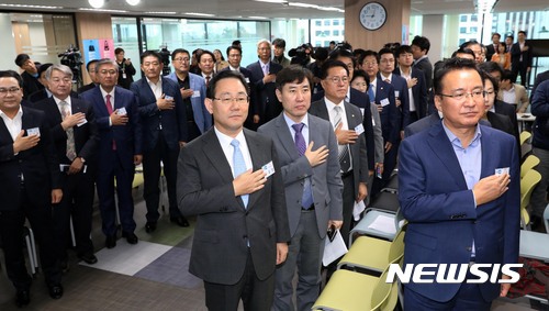 [바른정당전수조사③] 소속의원 20명중 국민의당과 통합 찬성은 1명뿐 | 인스티즈