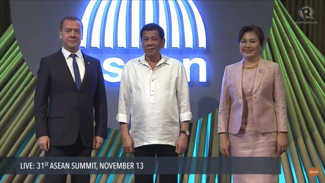 11/13 ASEAN 개막식에 참석한 문재인 대통령.jpg | 인스티즈