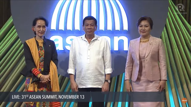 11/13 ASEAN 개막식에 참석한 문재인 대통령.jpg | 인스티즈