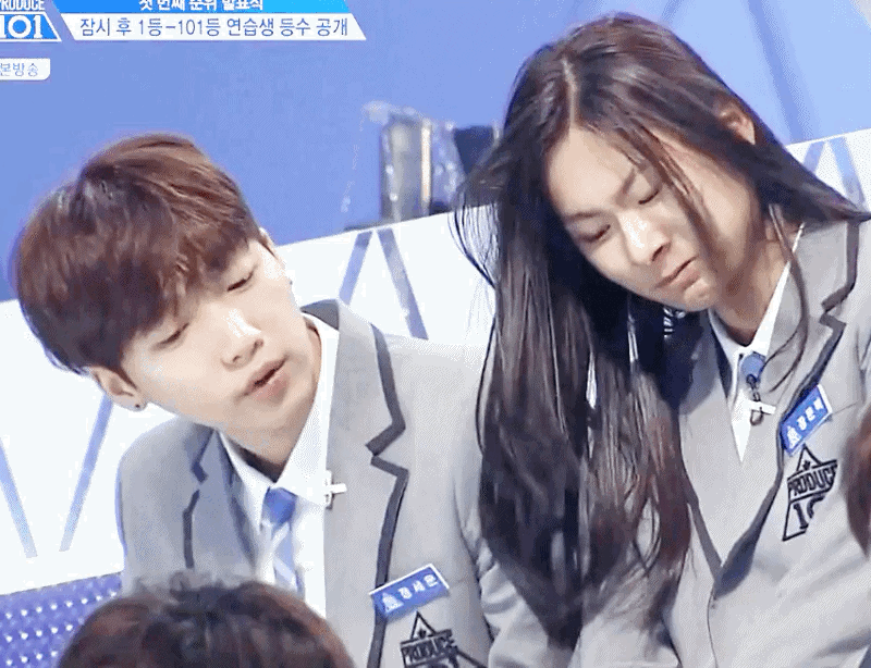 좋아하는 과 누나가 짝남한테 차여서 울고있는걸 그저 달래줄수 밖에 없는 연하남.gif | 인스티즈