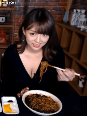 먹방 하는 아이.gif | 인스티즈